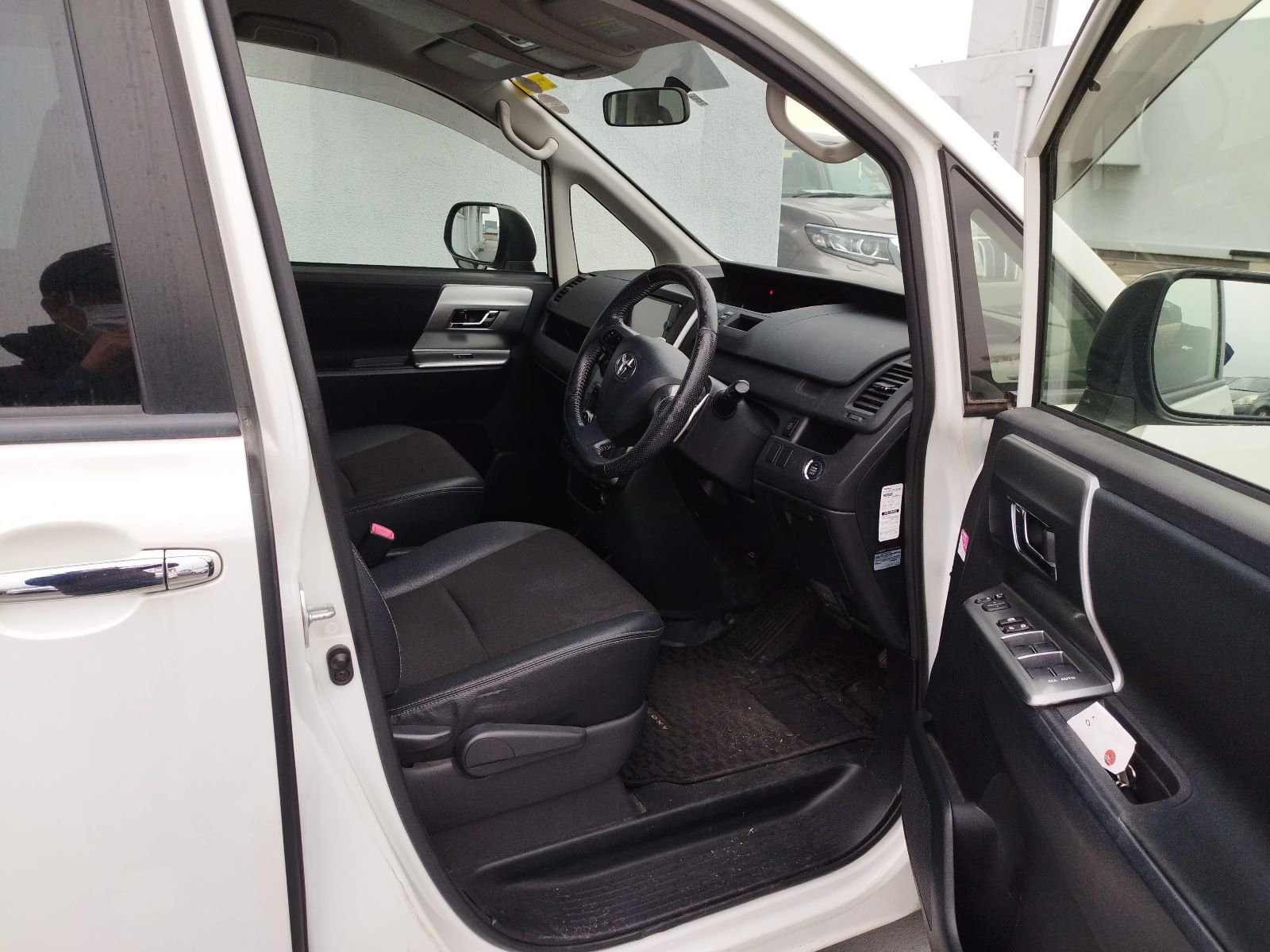 2013 Toyota Voxy